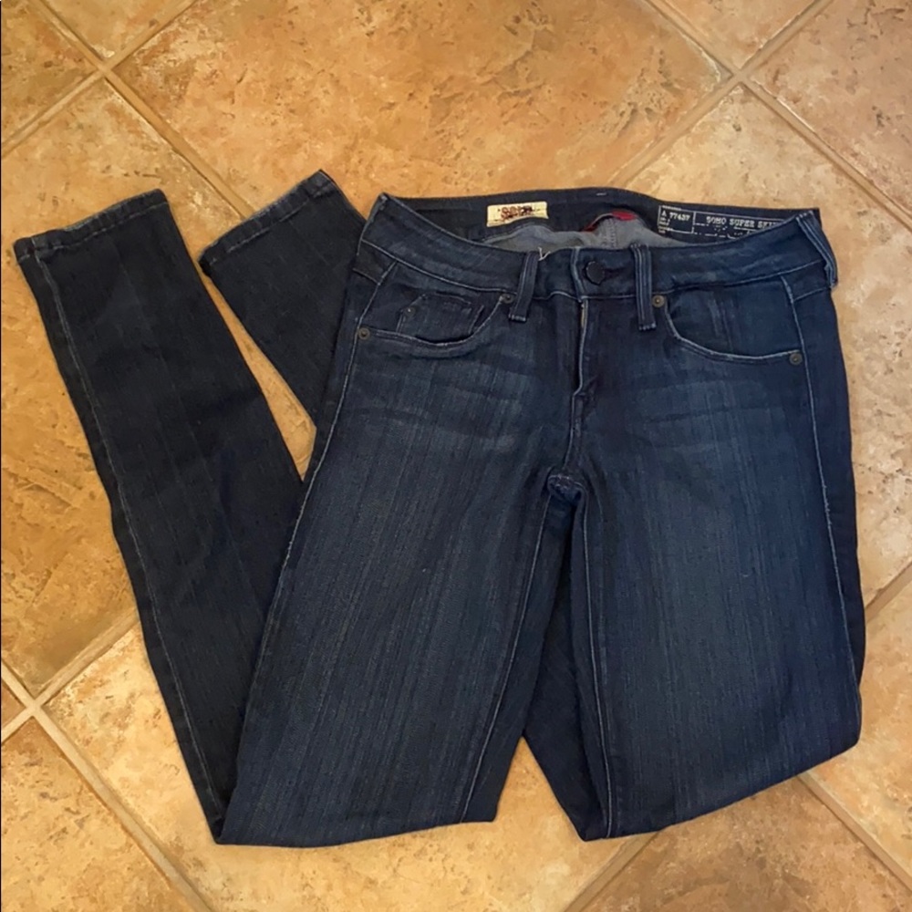Low-Rise Jeans